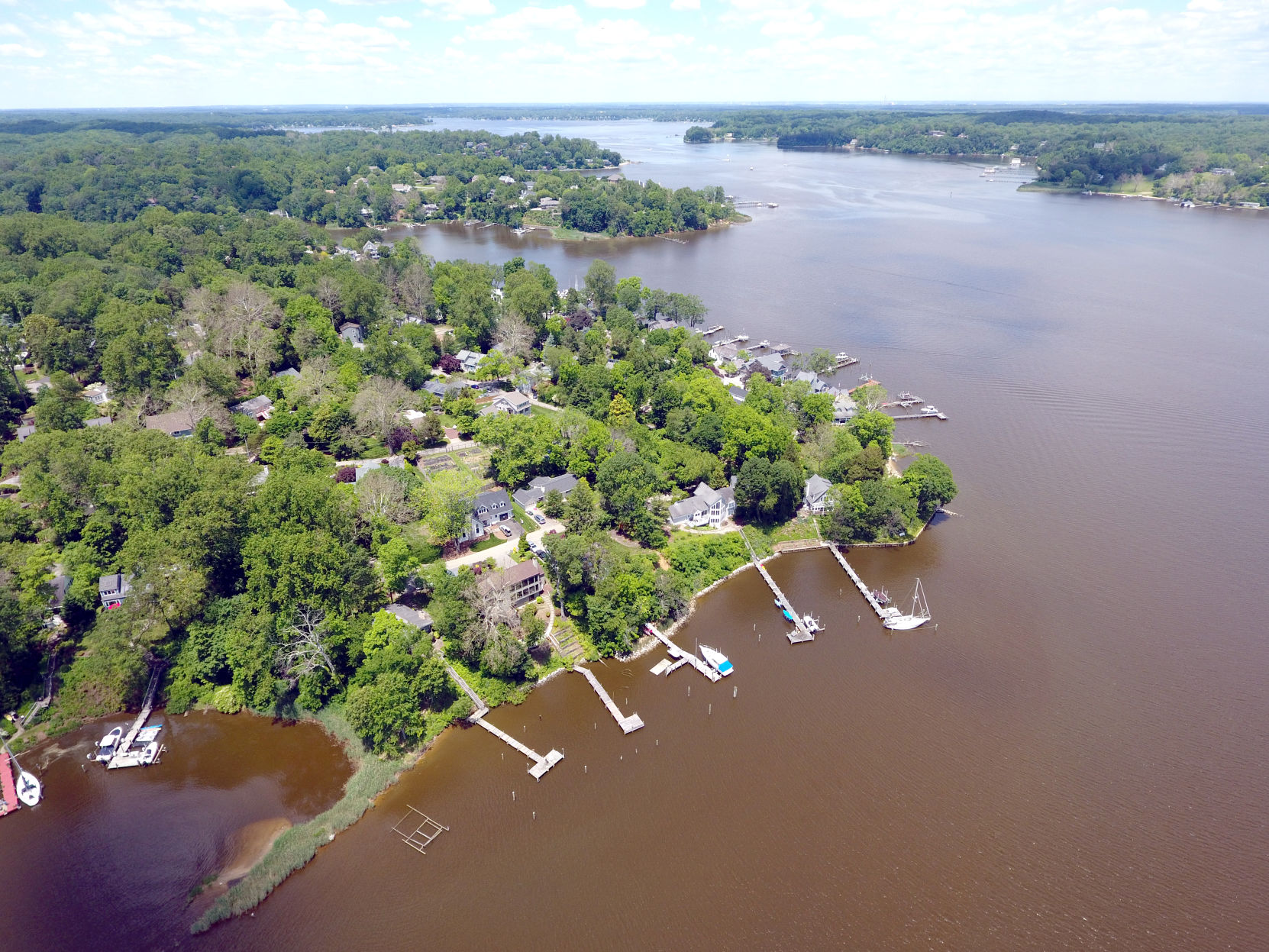 Mahogany tide over the Severn River